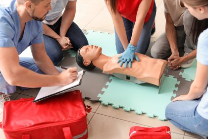 First Aid Training For Employees: What To Look For First Aid Courses