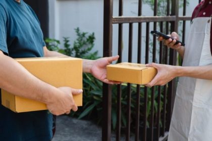 How to organize parcel delivery to Ukraine from the UK without unnecessary worries?