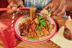 ROSA’S THAI CELEBRATES STUDENTS WITH OVER 4,000 FREE PAD THAI THIS RESULTS DAY